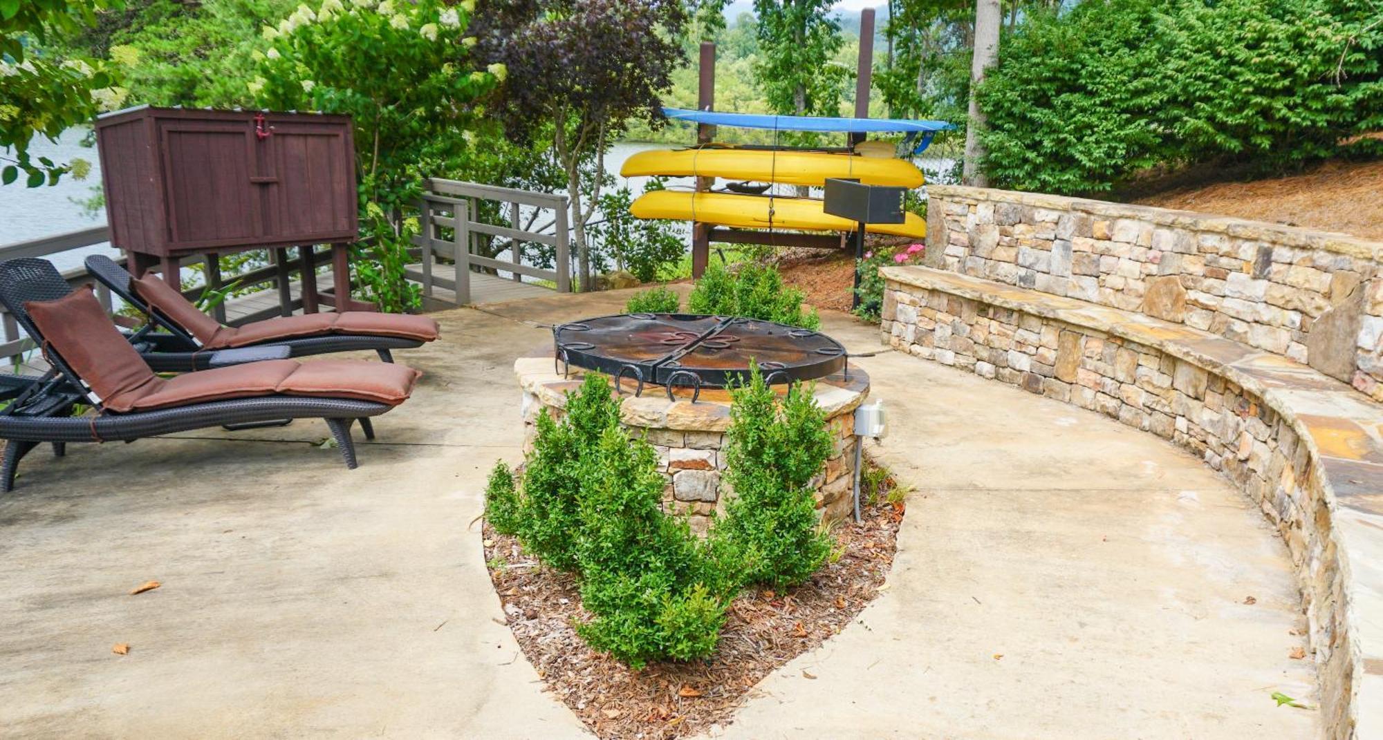 Stonecrest Lodge Lake Front Home With Private Boat Dock Hiawassee Exterior photo
